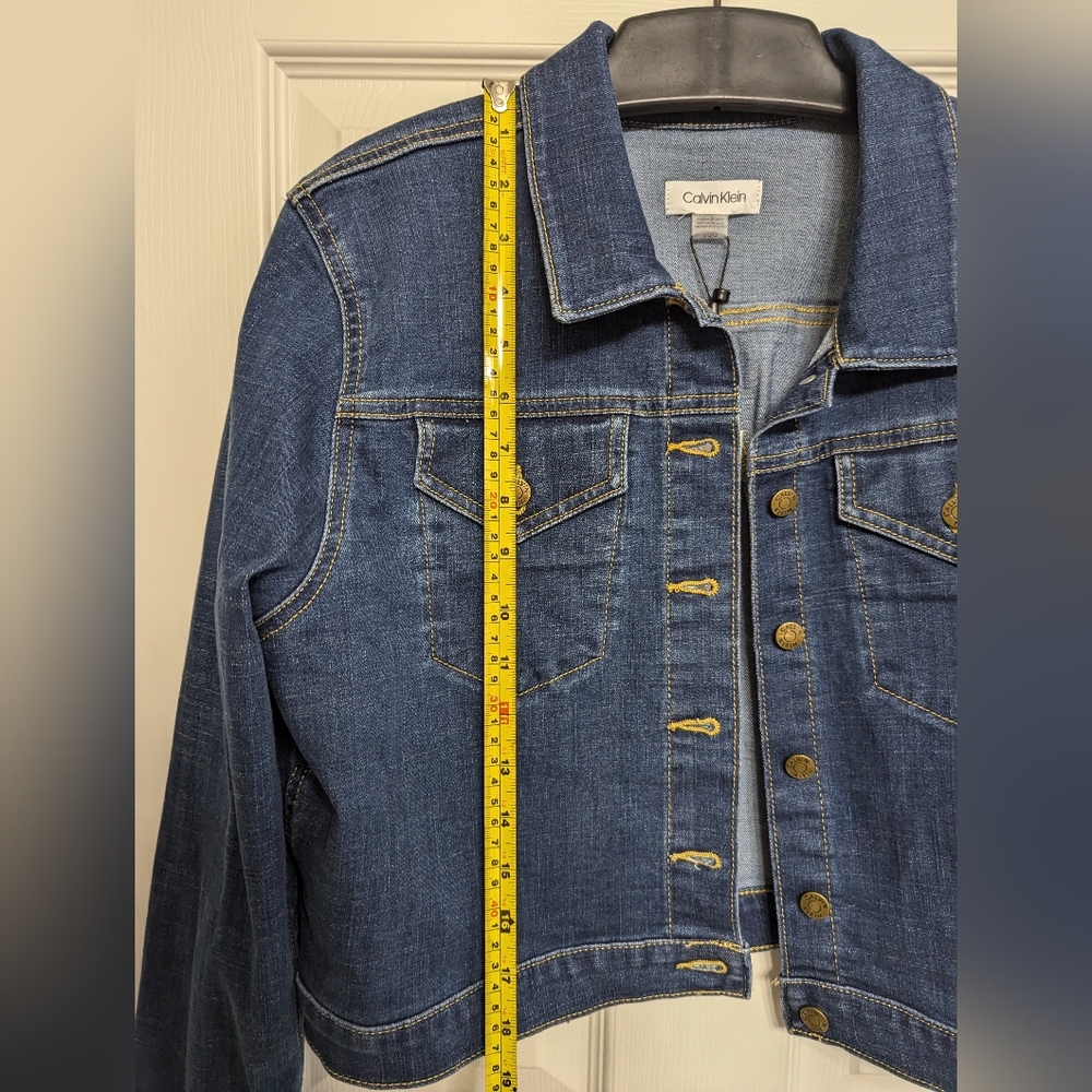 Calvin Klein cropped denim jacket - Picture 6 of 10